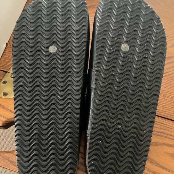 Worthington Black Clogs with chain like details - Picture 3 of 4